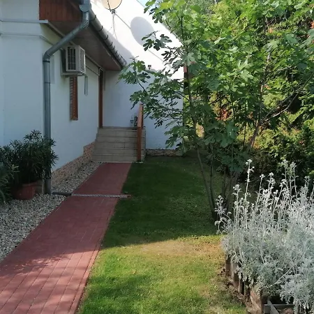 Tamas Batya Kunyhoja Balatonmáriafürdő